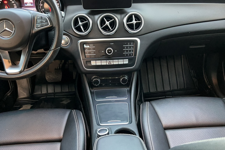 奔驰GLA 2018款 GLA 200 时尚型局部细节16