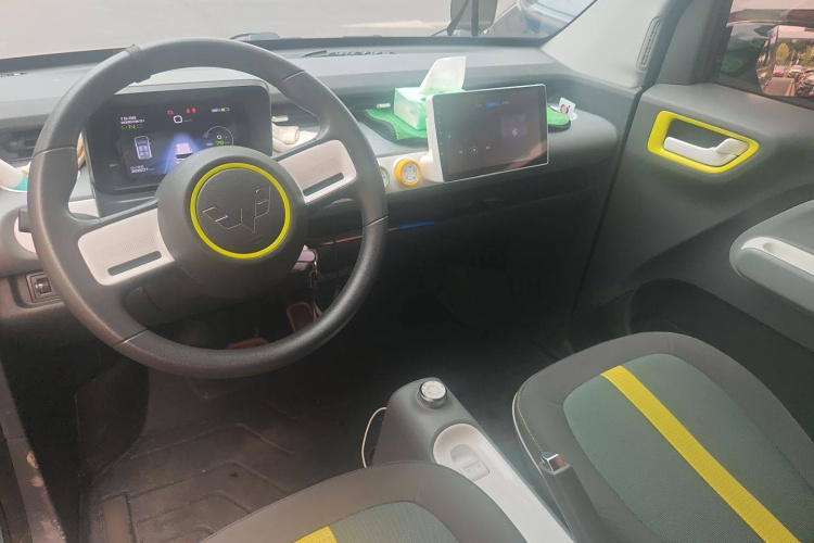 五菱汽车 宏光MINIEV 2022款 GAMEBOY 200km 玩乐款 磷酸铁锂中控内饰7003
