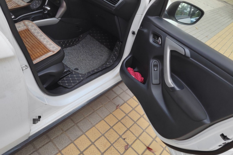 雪铁龙C3-XR 2017款 1.6L 自动时尚型局部细节9005