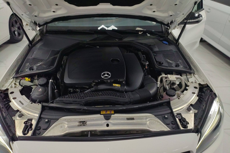 奔驰C级 2019款 C 260 运动版机舱底盘24