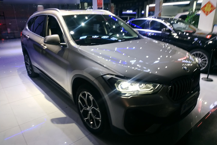 宝马X1 2022款 sDrive25Li 领先型车身外观6002