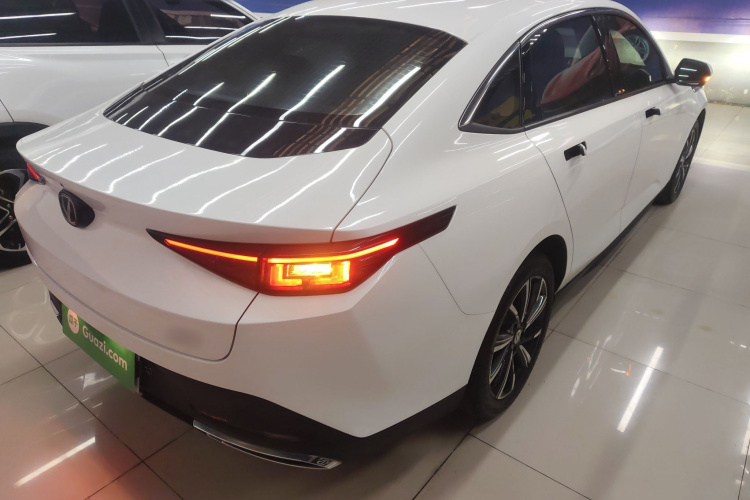 长安 逸动 2024款 1.5T GDI自动 尊贵型车身外观6005