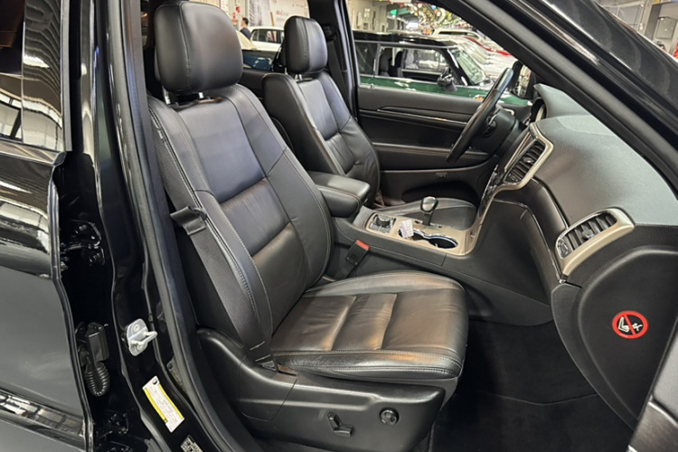 Jeep 大切诺基(进口) 2014款 3.0TD 柴油 舒享导航版中控内饰7007