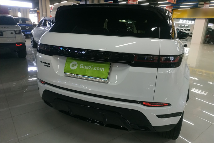 路虎 揽胜极光 2020款 249PS R-DYNAMIC S 曜黑运动科技版车身外观6