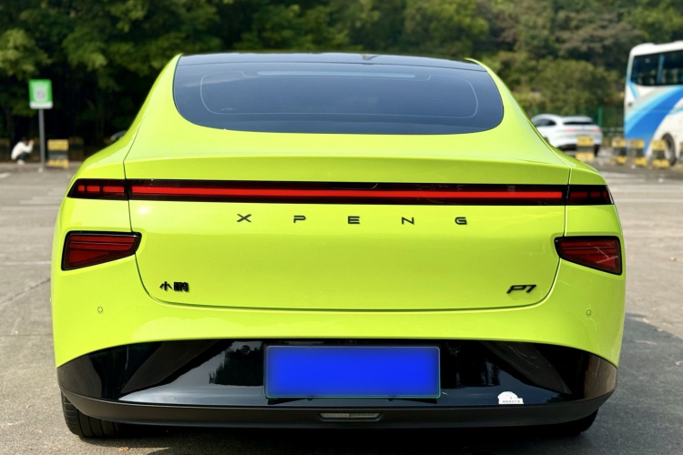 小鹏P7 2022款 670E+鹏翼版车身外观6003