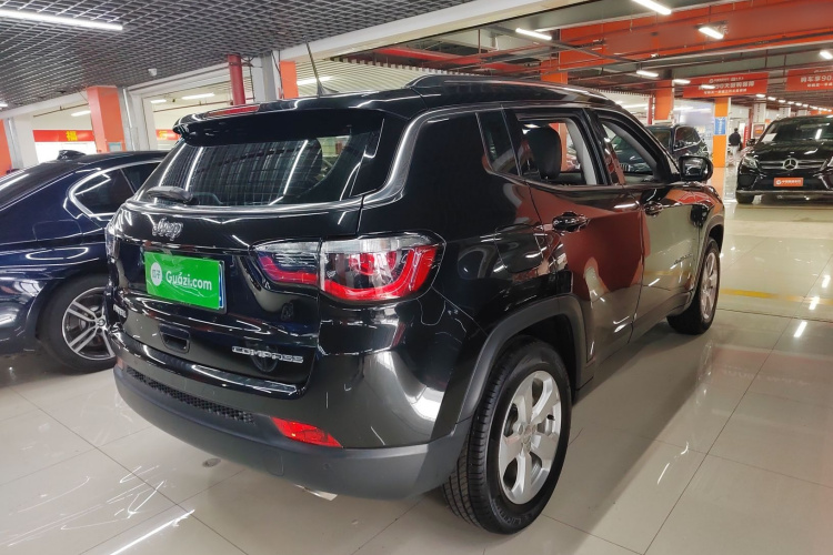 Jeep 指南者 2020款 220T 自动精英版车身外观6005