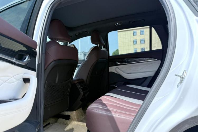 吉利汽车 星越L 2024款 2.0TD 高功自动两驱云起版中控内饰7006