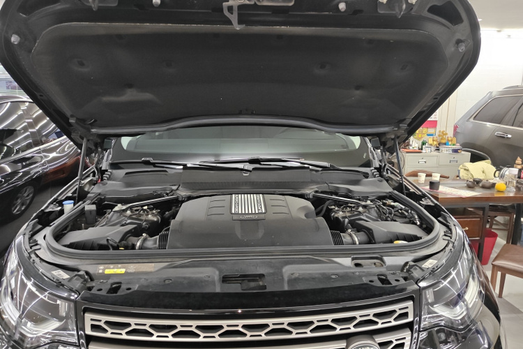 路虎 发现 2020款 3.0 SC V6 SE机舱底盘24