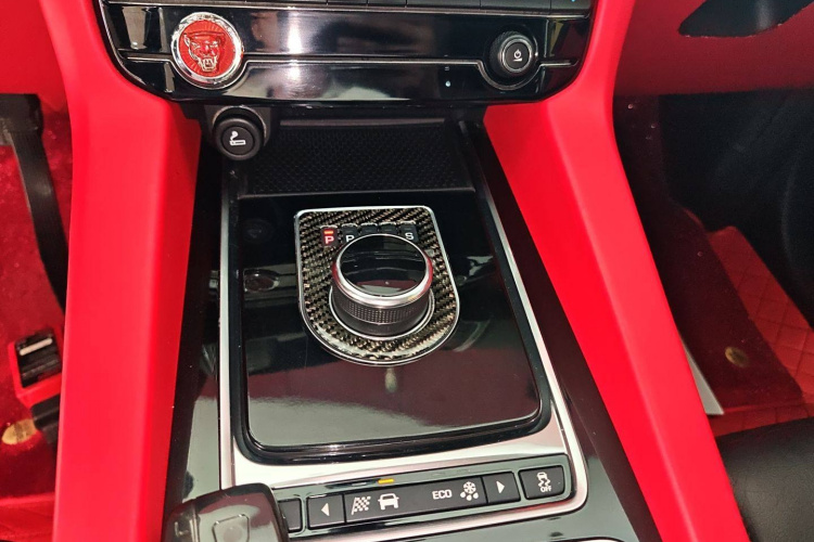 捷豹F-PACE 2018款 2.0T 两驱都市尊享版局部细节18