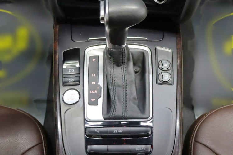 奥迪A4L 2016款 35 TFSI 典藏版 自动标准型中控内饰7007