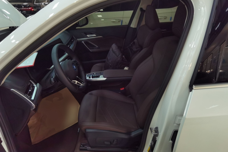 宝马iX1 2023款 eDrive25L M运动套装中控内饰19