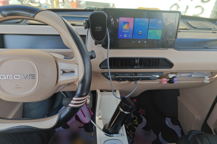 吉利银河 2023款 熊猫mini 200km 耐力熊中控内饰7002