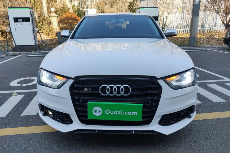 奥迪A4L 2015款 45 TFSI quattro个性运动型车身外观2