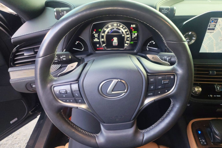 雷克萨斯LS 2021款 500h 卓越版局部细节13