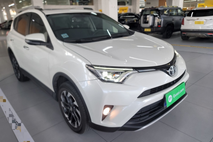 丰田 RAV4荣放 2016款 2.5L 自动四驱精英版车身外观3
