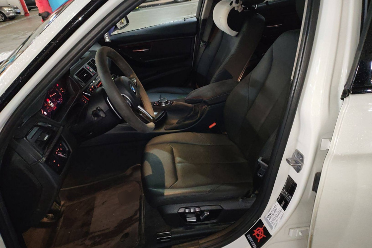 宝马3系 2017款 320Li M运动型局部细节19