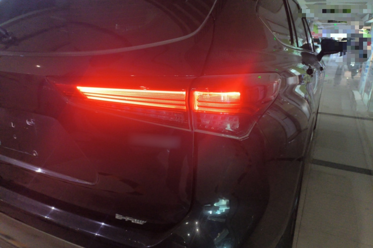 丰田 汉兰达 2022款 双擎 2.5L 四驱豪华版 7座车身外观6006