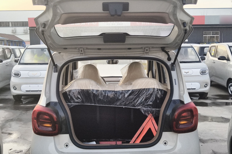 五菱汽车 宏光MINIEV 2025款 四门版 进阶款机舱底盘23