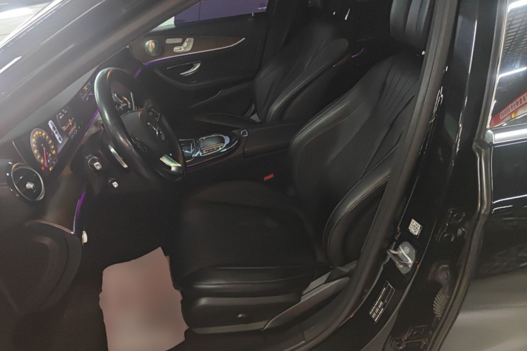 奔驰E级 2017款 E 200 L 4MATIC局部细节19