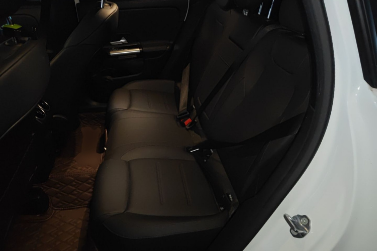 奔驰GLA 2023款 GLA 200中控内饰7004