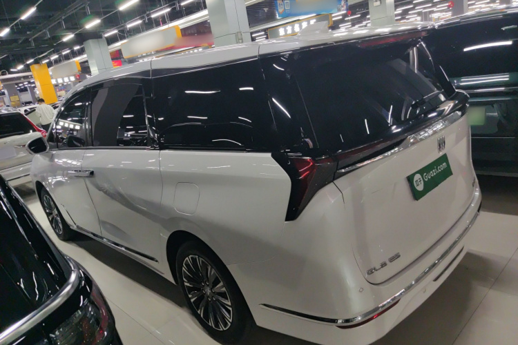 别克GL8 2025款 陆尊 智享版车身外观4