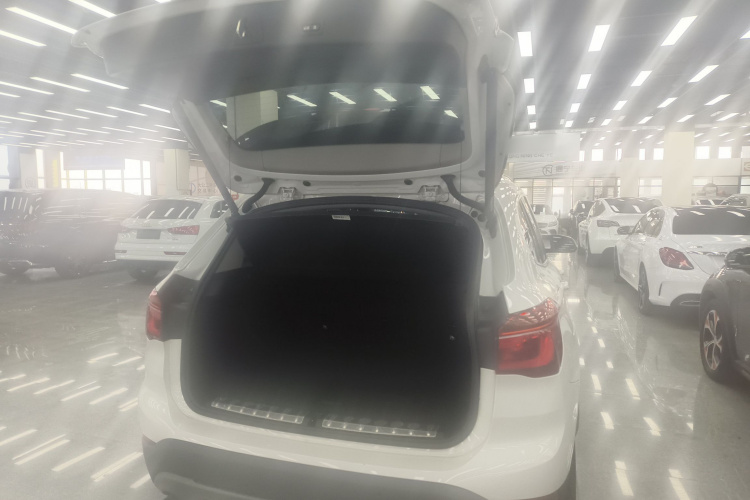 宝马X1 2019款 sDrive18Li 尊享型机舱底盘23