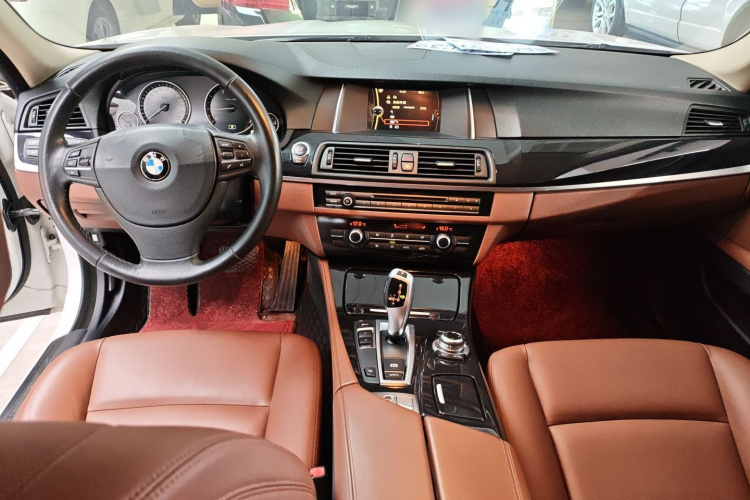 宝马5系(进口) 2014款 520i 典雅型中控内饰12