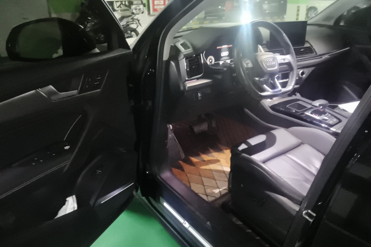 奥迪Q5L 2022款 45T 豪华动感型中控内饰20