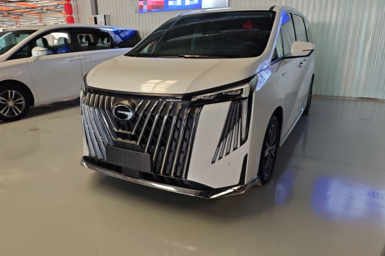 广汽传祺 传祺M8 2024款 大师系列 400T 尊贵版车身外观1