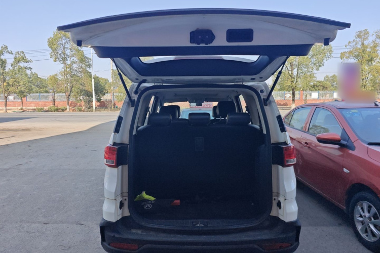 北汽幻速H3 2017款 1.5L 手动舒适天窗版局部细节23