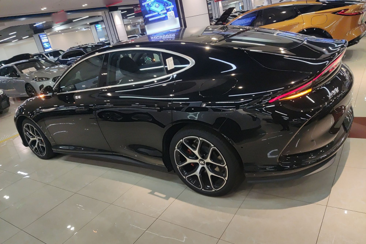 智己汽车 智己L6 2025款 Ultra车身外观4