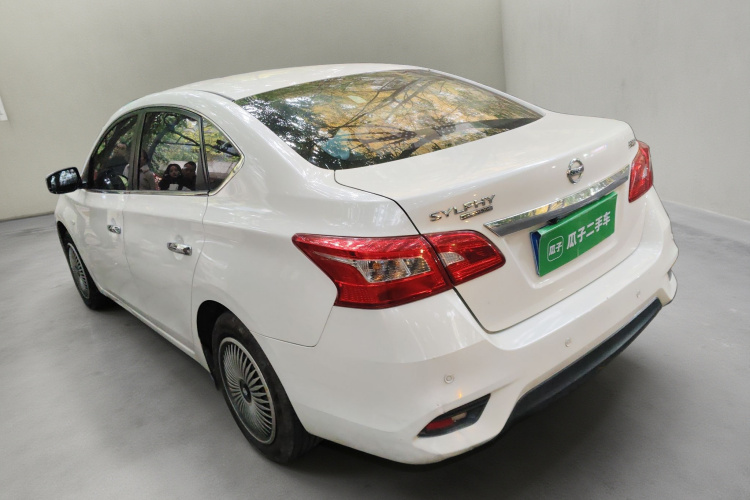 日产 轩逸 2019款 经典 1.6XE 手动舒适版车身外观5