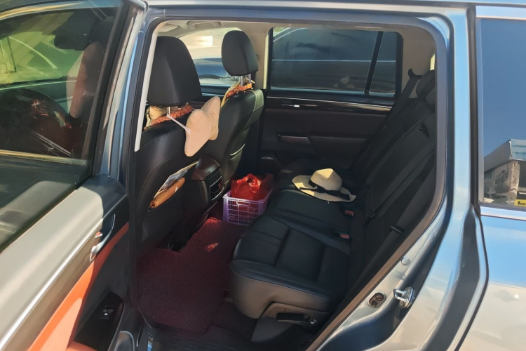 广汽传祺 传祺GS8 2017款 320T 两驱豪华智联版（七座）中控内饰7004