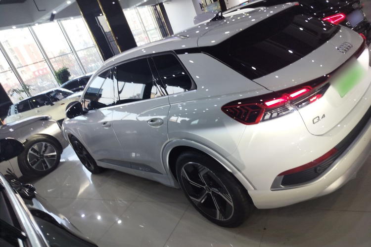 奥迪Q4 e-tron 2024款 40 e-tron 创境版车身外观4