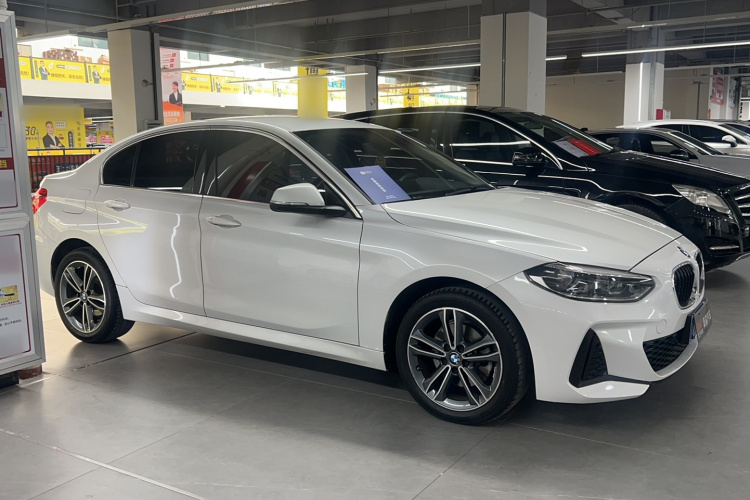 宝马1系 2023款 120i M运动版车身外观6002