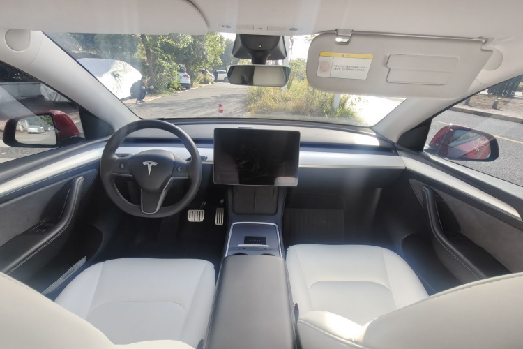 特斯拉 Model Y 2022款 Performance高性能全轮驱动版中控内饰7010