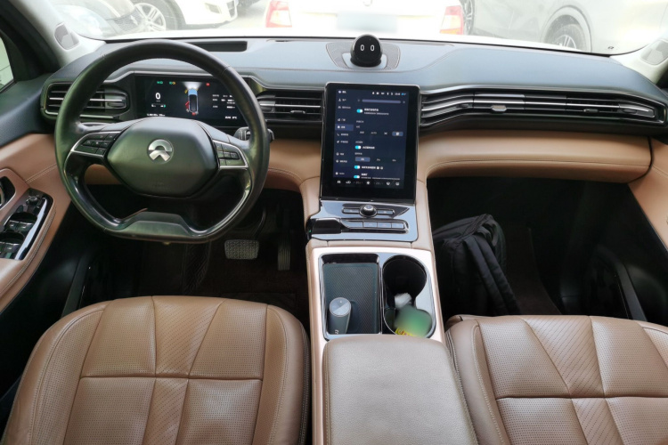 蔚来ES8 2018款 355KM 基准版 六座版中控内饰7002