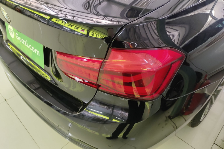 宝马3系 2019款 320Li 时尚型车身外观9