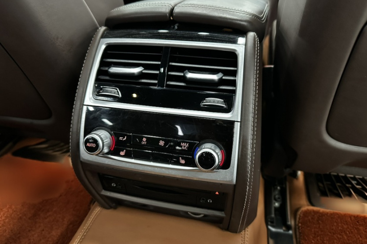 宝马7系 2018款 730Li 尊享型 M运动套装局部细节9007