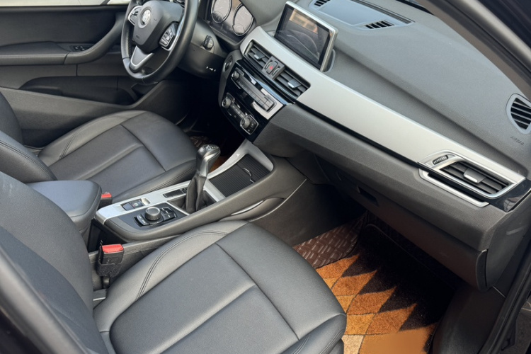 宝马X1 2018款 sDrive18Li 时尚型中控内饰7002