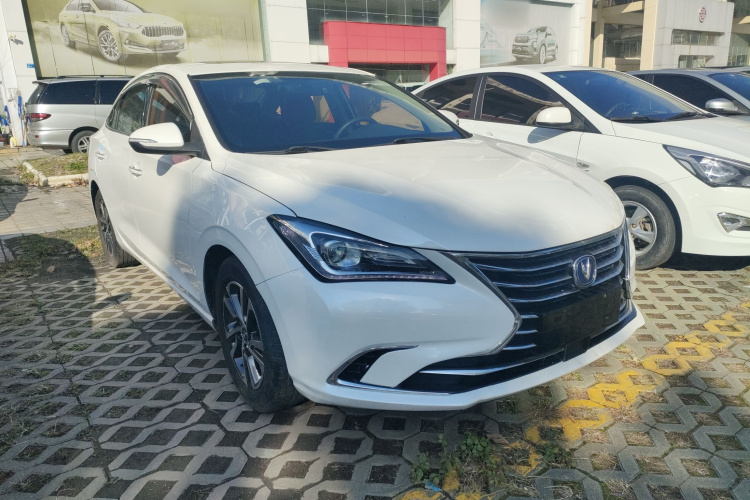 长安 逸动 2018款 1.6L GDI 手动时尚型车身外观3