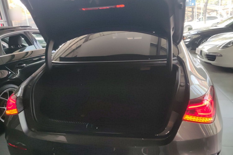 奔驰CLA AMG 2023款 AMG CLA 35 4MATIC机舱底盘23