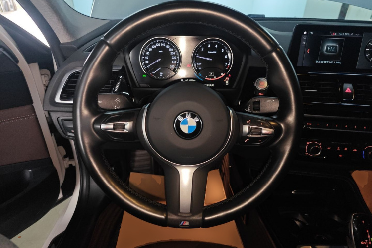 宝马1系 2021款 125i M运动曜夜版中控内饰13