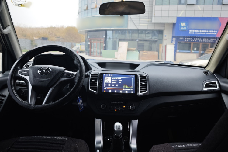 猎豹汽车 猎豹Q6 2015款 2.4L 手动四驱卓越型中控内饰7003