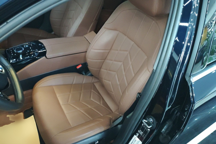 宝马5系 2024款 530Li 领先型 豪华套装中控内饰19