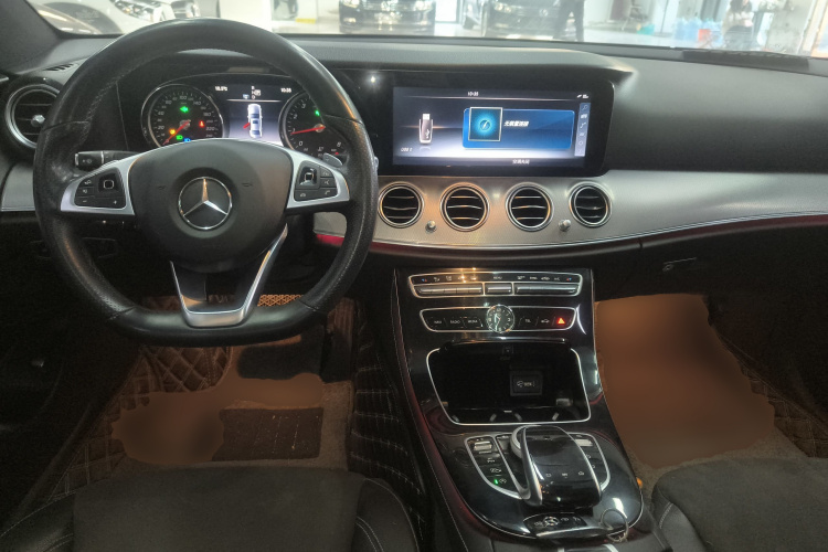 奔驰E级 2017款 改款 E 300 运动型中控内饰12