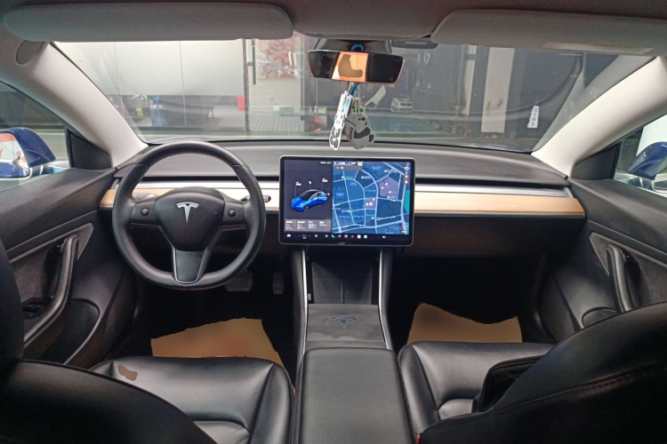 特斯拉 Model 3 2020款 标准续航后驱升级版中控内饰12
