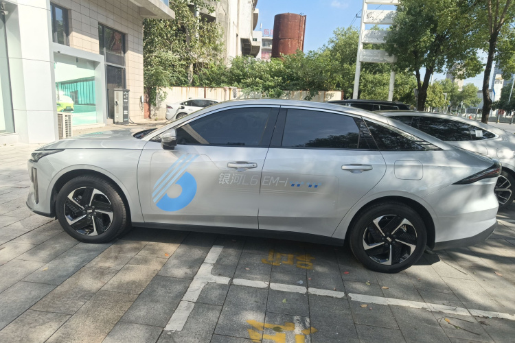 吉利银河 银河L6 2025款 EM-i 140km 星舰版车身外观6003