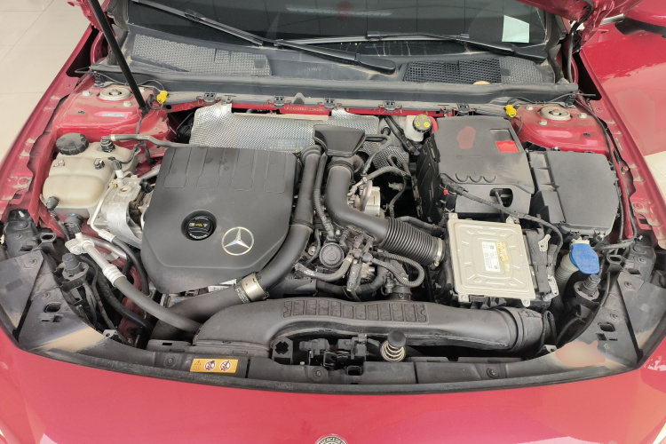 奔驰A级 2020款 改款二 A 180 L 运动轿车机舱底盘24