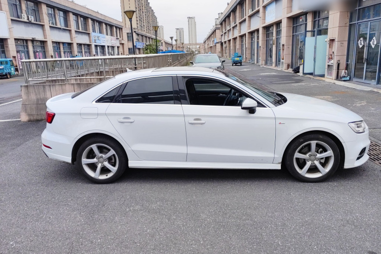 奥迪A3 2018款 30周年年型 Limousine 35 TFSI 时尚型车身外观6005